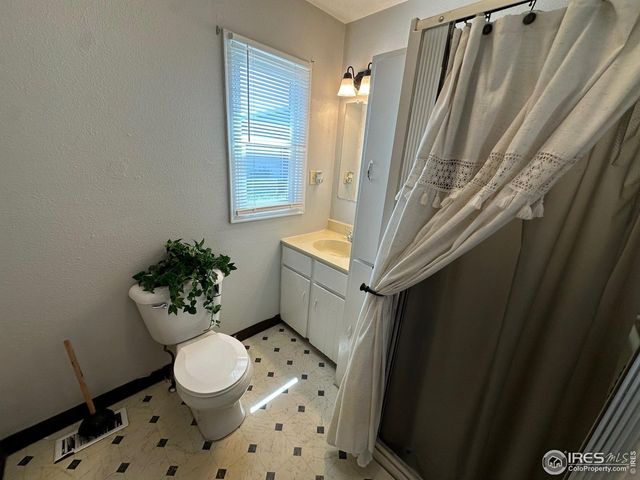 90 Cedar Ave, Akron, CO 80720