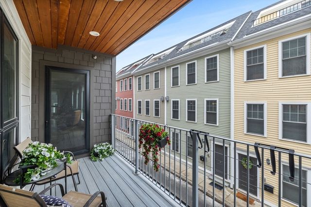 377 W 1st St 5, Boston, MA 02127