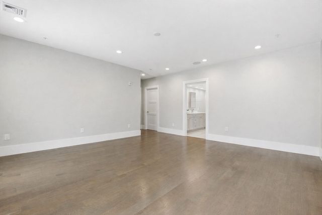 377 W 1st St 5, Boston, MA 02127