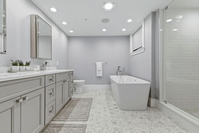 377 W 1st St 5, Boston, MA 02127