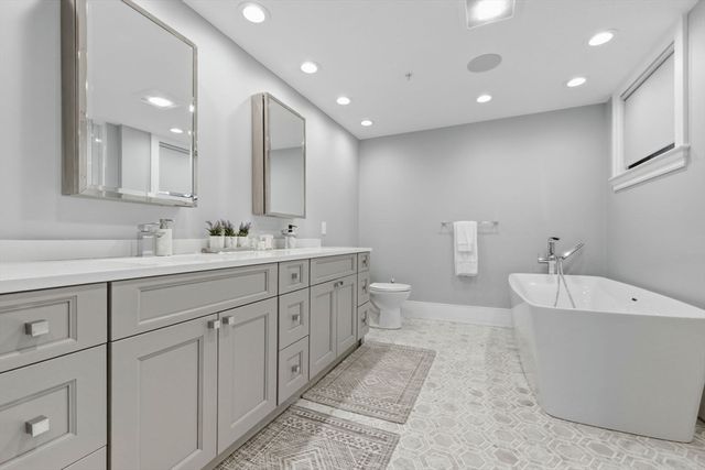 377 W 1st St 5, Boston, MA 02127