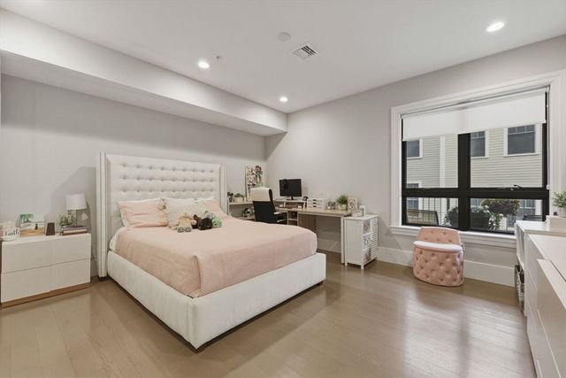 377 W 1st St 5, Boston, MA 02127