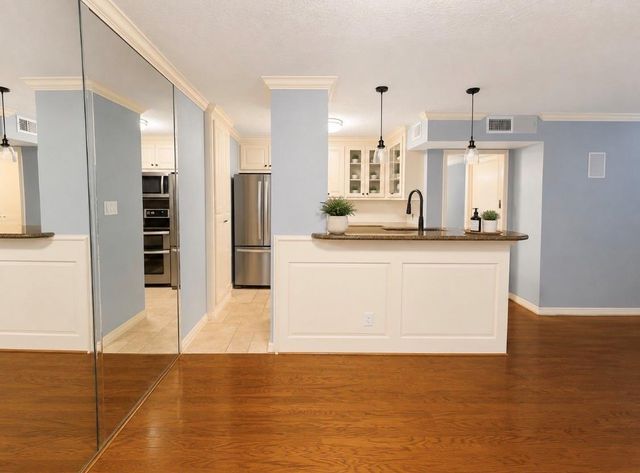 6492 Bayou Glen Road, Houston, TX 77057