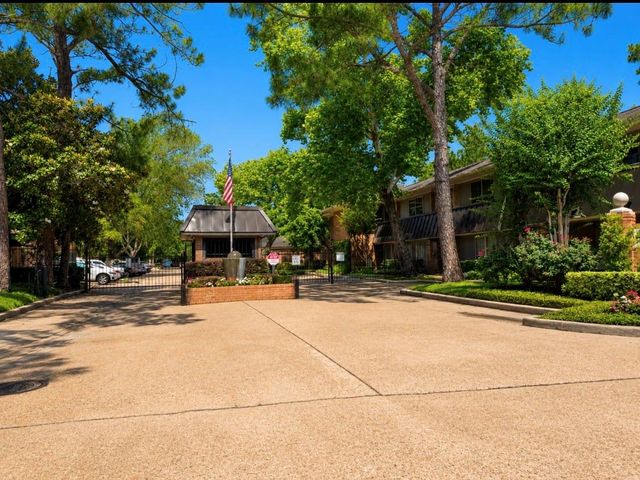 6492 Bayou Glen Road, Houston, TX 77057
