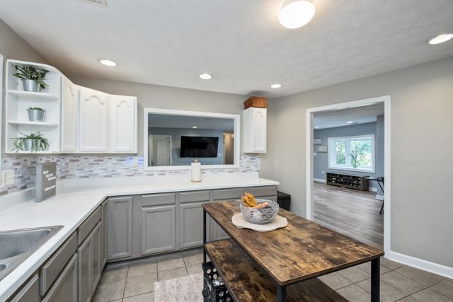 16998 E SUMMIT AVE, Elkton, VA 22827