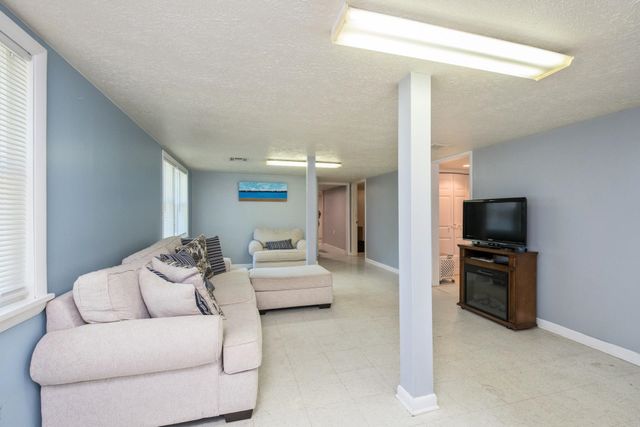 16998 E SUMMIT AVE, Elkton, VA 22827