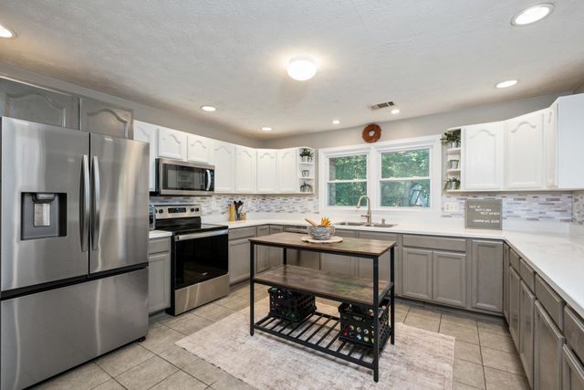 16998 E SUMMIT AVE, Elkton, VA 22827