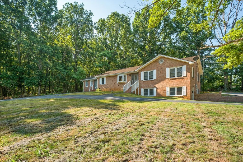 16998 E SUMMIT AVE, Elkton, VA 22827