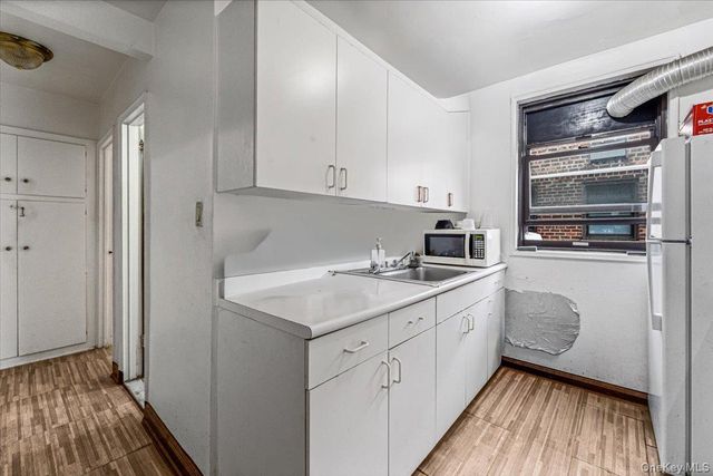 132-35 Sanford Avenue 602, Flushing, NY 11355