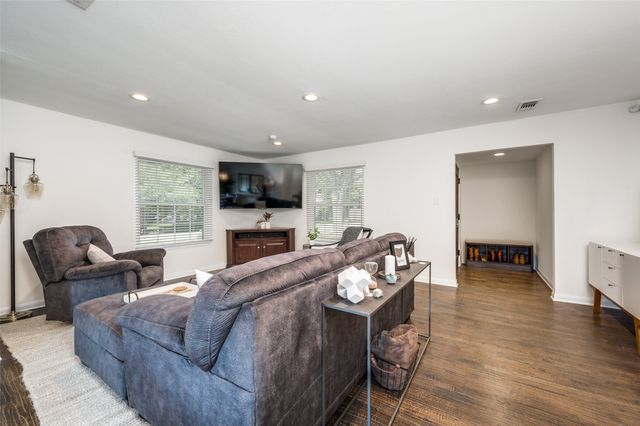 8543 Glencrest Lane, Dallas, TX 75209