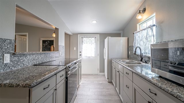 3300 Hilltop Road, Granbury, TX 76048