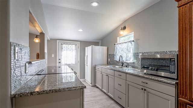 3300 Hilltop Road, Granbury, TX 76048
