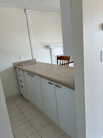 1 Summit Dr. 33, Reading, MA 01867