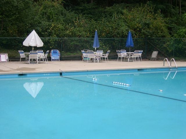 1 Summit Dr. 33, Reading, MA 01867