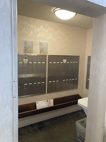 1 Summit Dr. 33, Reading, MA 01867