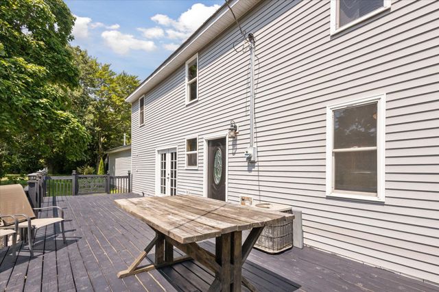 10374 Douglas Road, Osceola, IN 46561