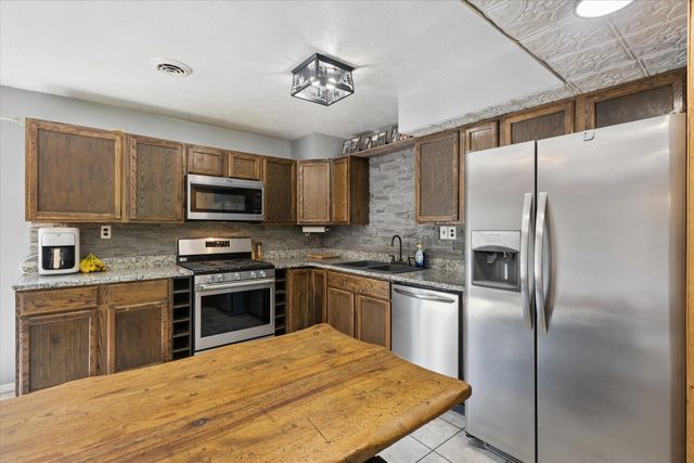 10374 Douglas Road, Osceola, IN 46561