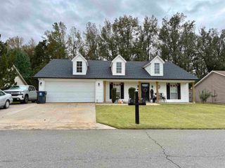 216 Hunters Run Drive, Benton, AR 72015