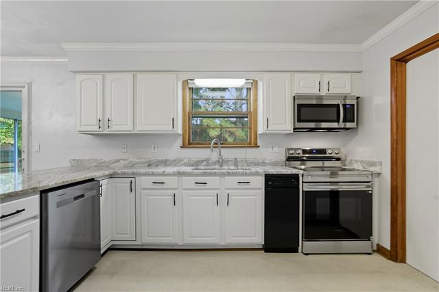 1052 Miles Standish RD, Virginia Beach, VA 23455