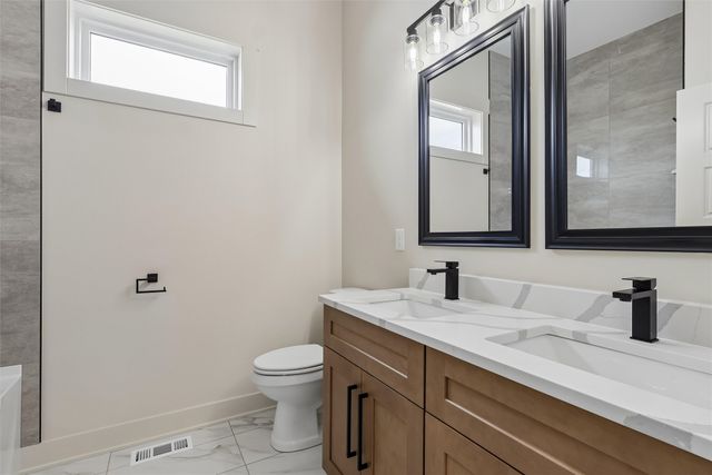 17203 Brookview Drive, Urbandale, IA 50323