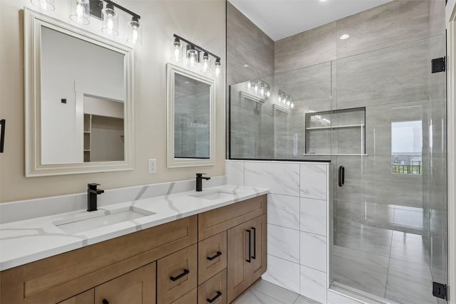 17203 Brookview Drive, Urbandale, IA 50323