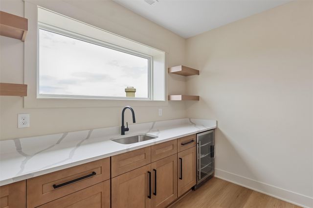 17203 Brookview Drive, Urbandale, IA 50323