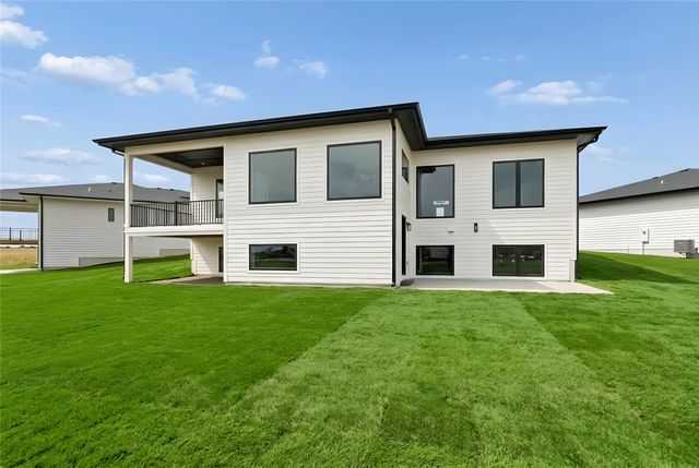 17203 Brookview Drive, Urbandale, IA 50323