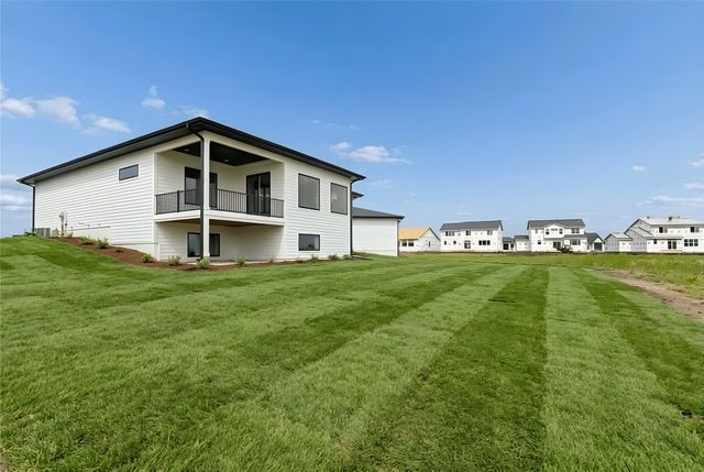 17203 Brookview Drive, Urbandale, IA 50323