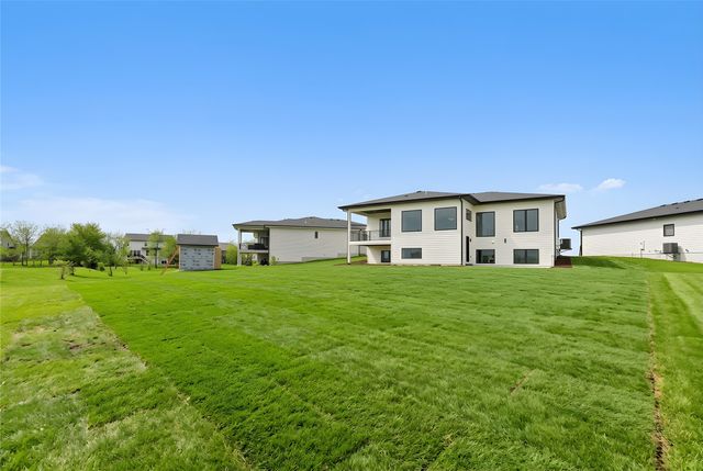 17203 Brookview Drive, Urbandale, IA 50323