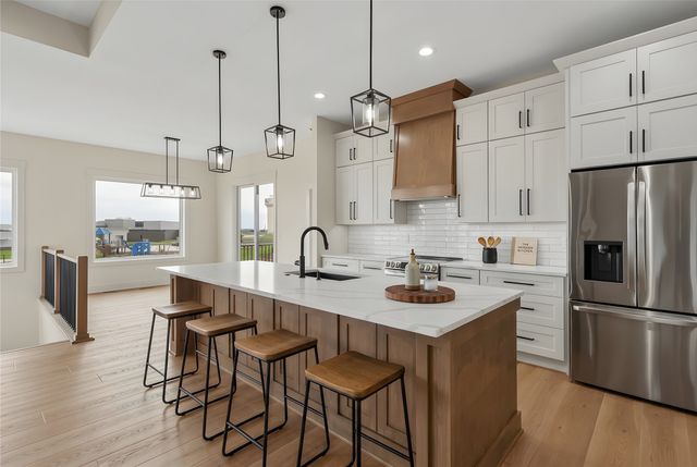 17203 Brookview Drive, Urbandale, IA 50323