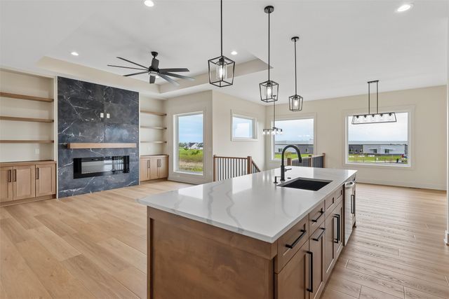 17203 Brookview Drive, Urbandale, IA 50323