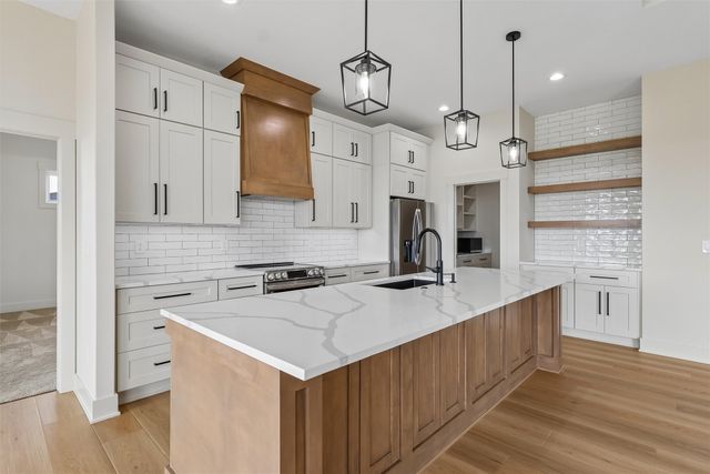17203 Brookview Drive, Urbandale, IA 50323