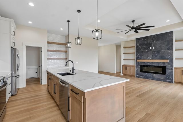 17203 Brookview Drive, Urbandale, IA 50323