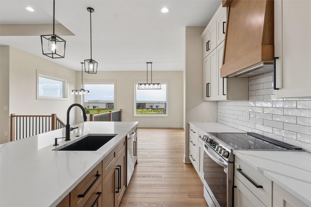 17203 Brookview Drive, Urbandale, IA 50323