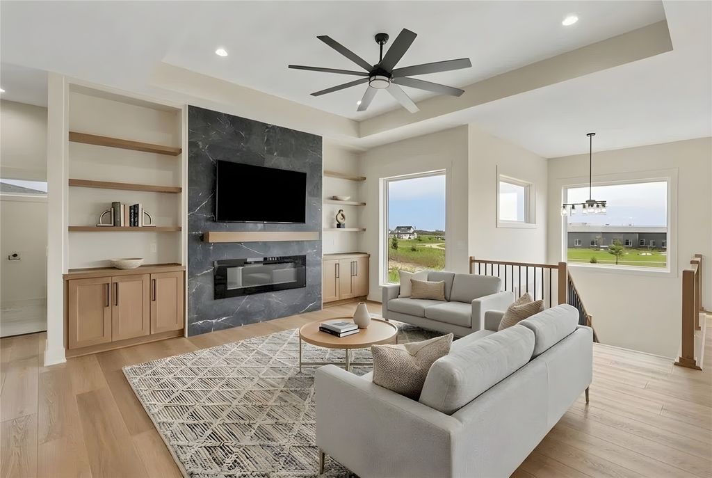 17203 Brookview Drive, Urbandale, IA 50323