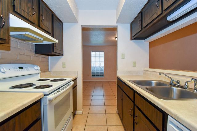 1519 Barcelona Way, Baytown, TX 77520