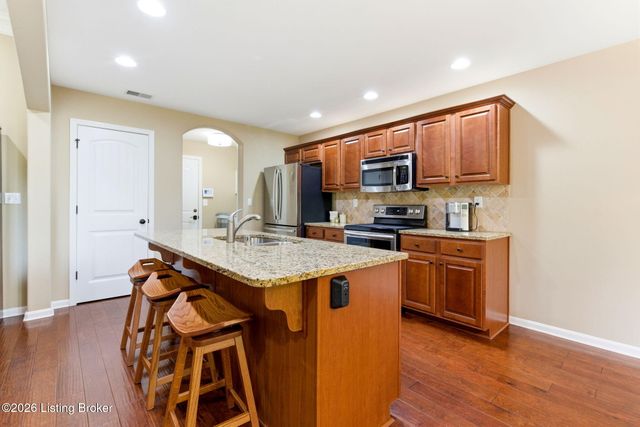 10005 Cedar Garden Dr, Louisville, KY 40291