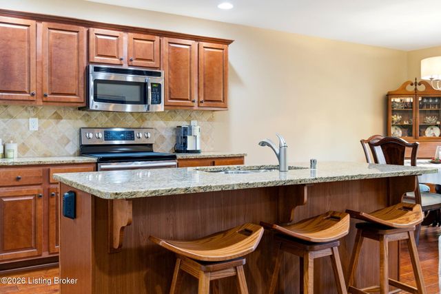 10005 Cedar Garden Dr, Louisville, KY 40291