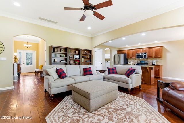 10005 Cedar Garden Dr, Louisville, KY 40291