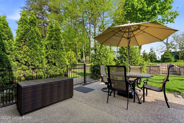 10005 Cedar Garden Dr, Louisville, KY 40291