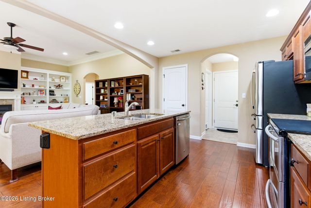 10005 Cedar Garden Dr, Louisville, KY 40291