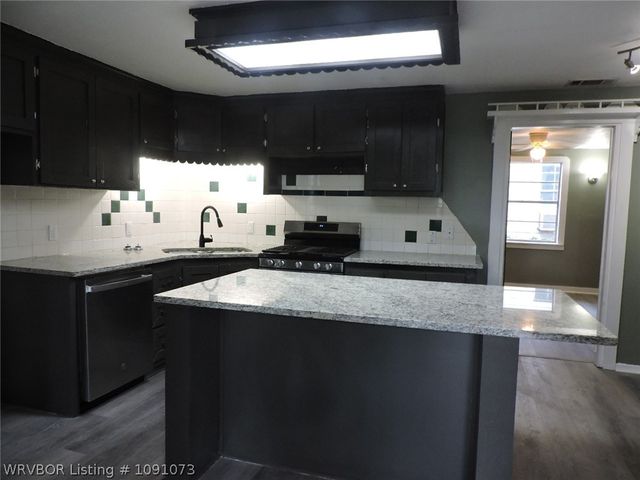 409 Drennen, Van Buren, AR 72956