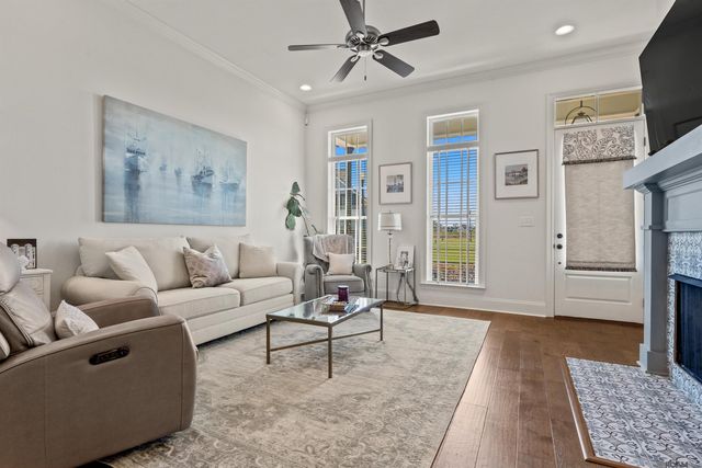 2196 Iberville Ave, Zachary, LA 70791