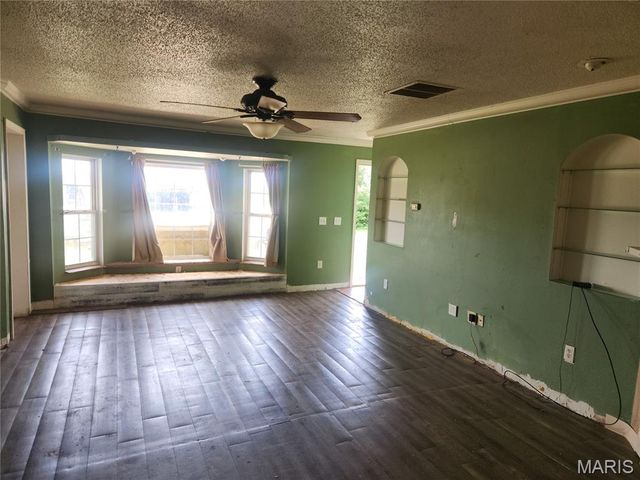 3021 Carlyle Avenue, Belleville, IL 62221