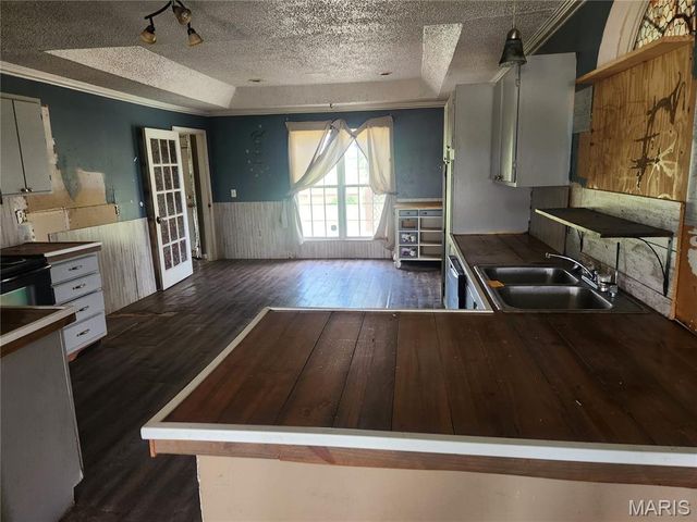 3021 Carlyle Avenue, Belleville, IL 62221