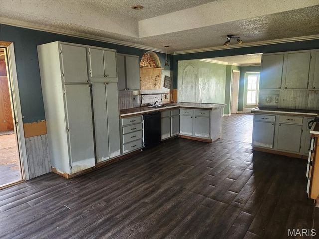 3021 Carlyle Avenue, Belleville, IL 62221