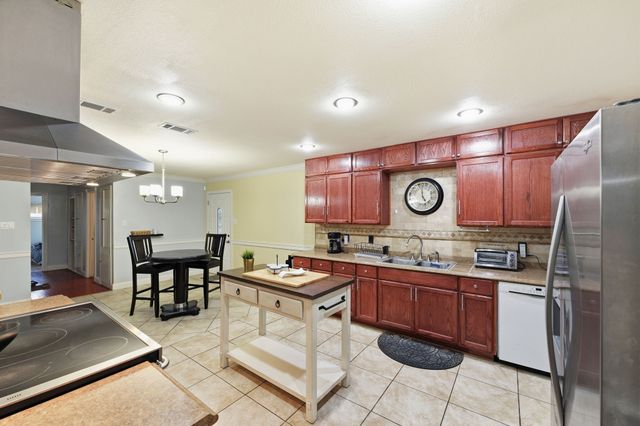 1809 James Street, Irving, TX 75061