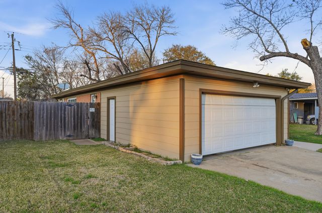 1809 James Street, Irving, TX 75061
