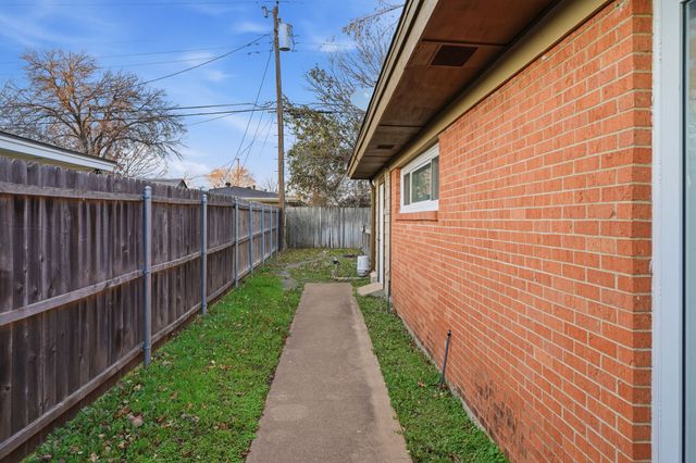 1809 James Street, Irving, TX 75061