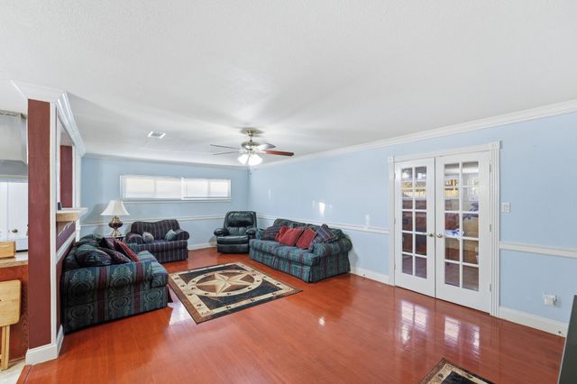 1809 James Street, Irving, TX 75061